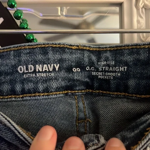 Old Navy High-Rise OG Straight jeans - Picture 3 of 4